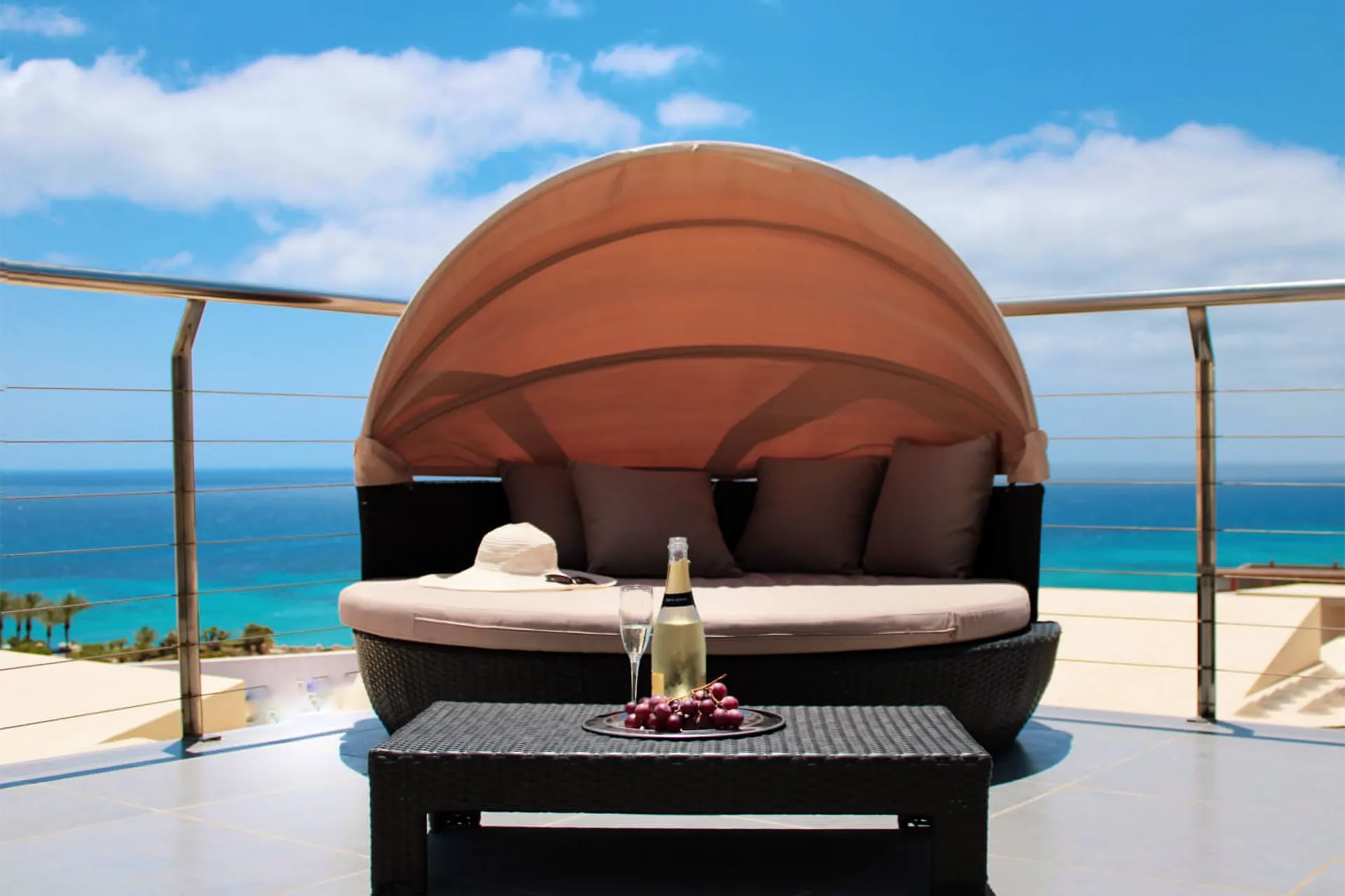 Champan en terraza de FuerteVillage en Fuerteventura